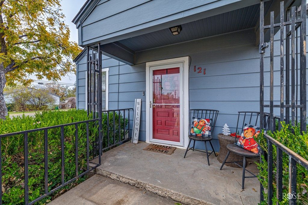 Image 2 of property listing at 121 S Tyler St, San Angelo, TX 76901