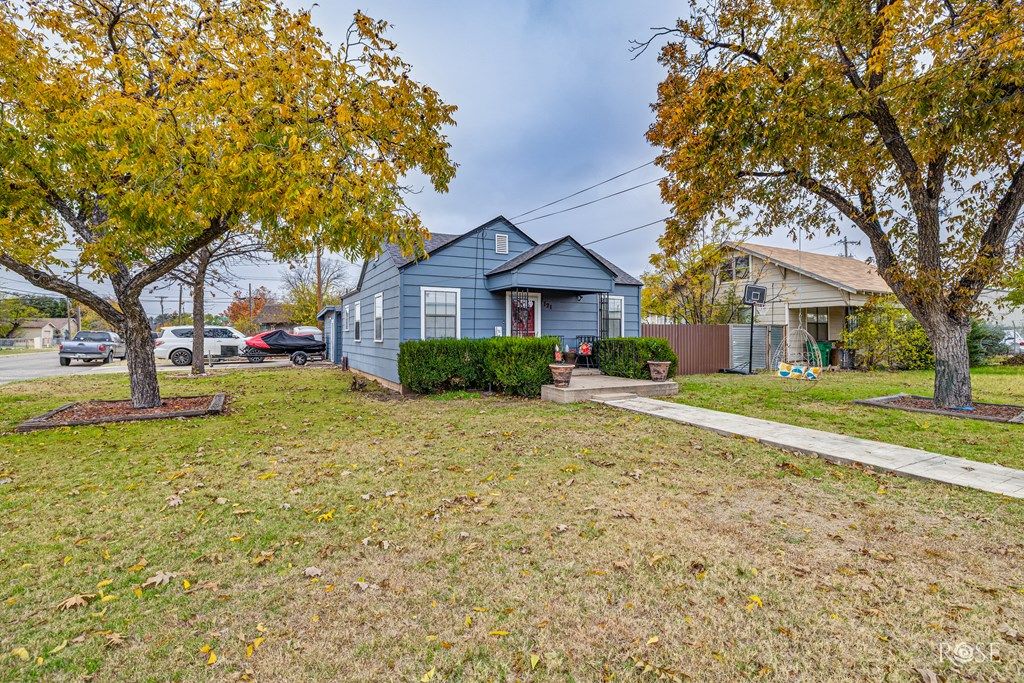 Image 4 of property listing at 121 S Tyler St, San Angelo, TX 76901