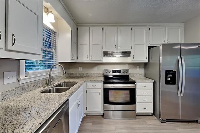 1261 Brookton Woods Way, Dacula, GA 30019