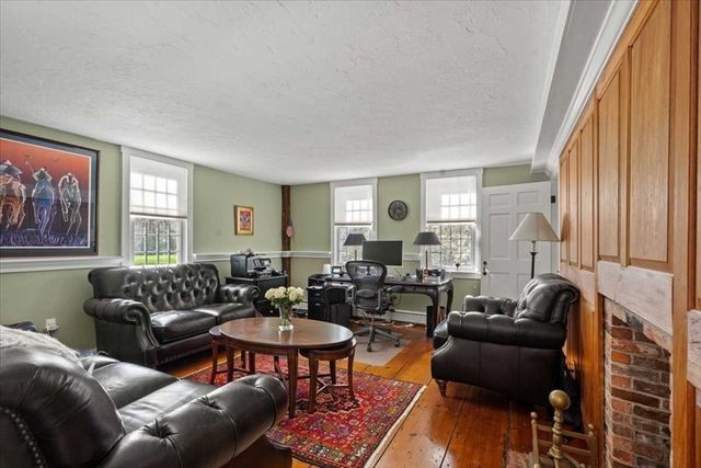 9 Bay Path Dr, Boylston, MA 01505