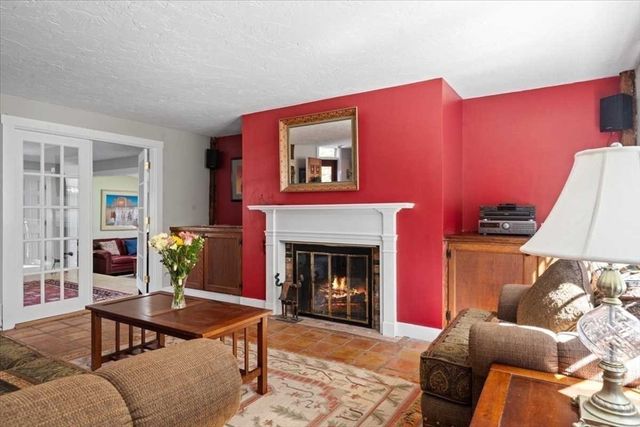 9 Bay Path Dr, Boylston, MA 01505