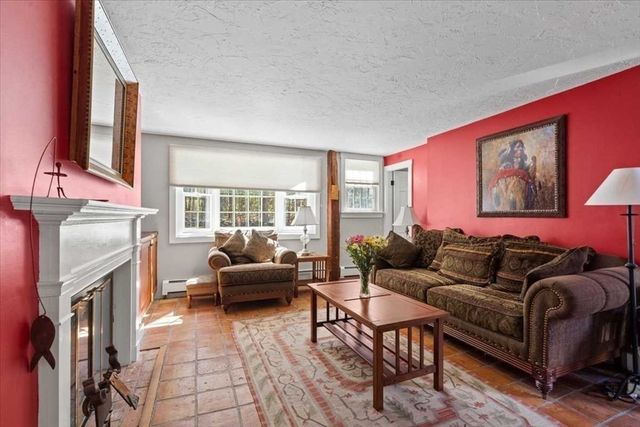 9 Bay Path Dr, Boylston, MA 01505