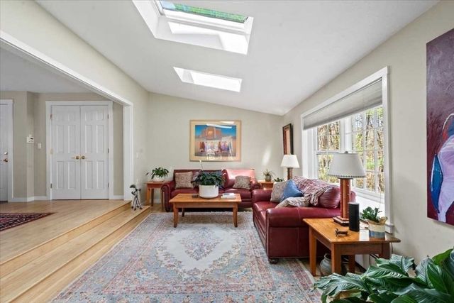 9 Bay Path Dr, Boylston, MA 01505