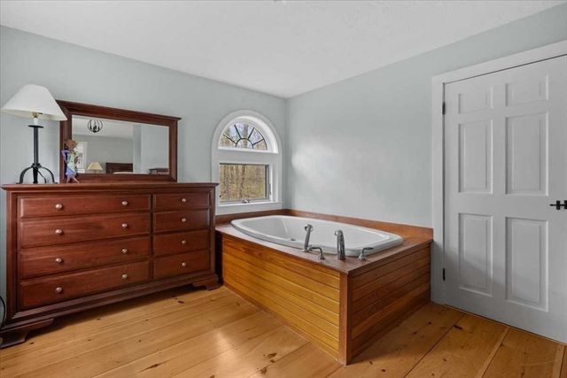 9 Bay Path Dr, Boylston, MA 01505