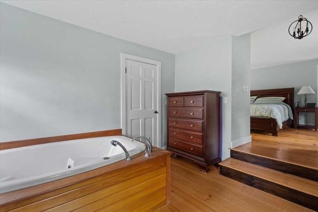 9 Bay Path Dr, Boylston, MA 01505
