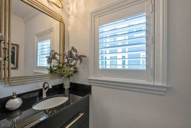 26 Barrister Ct, Fair Lawn Boro, NJ 07410