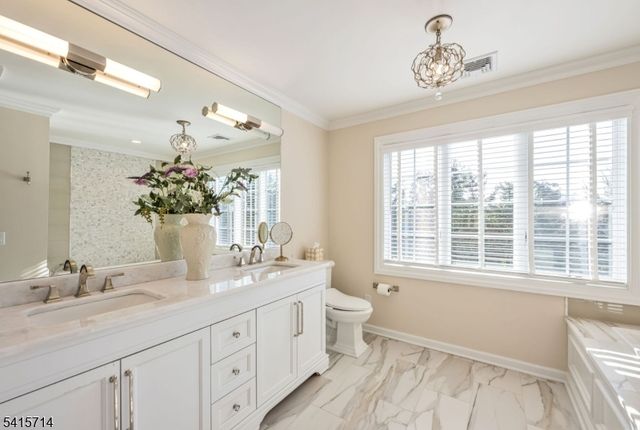 26 Barrister Ct, Fair Lawn Boro, NJ 07410