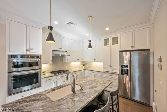 26 Barrister Ct, Fair Lawn Boro, NJ 07410