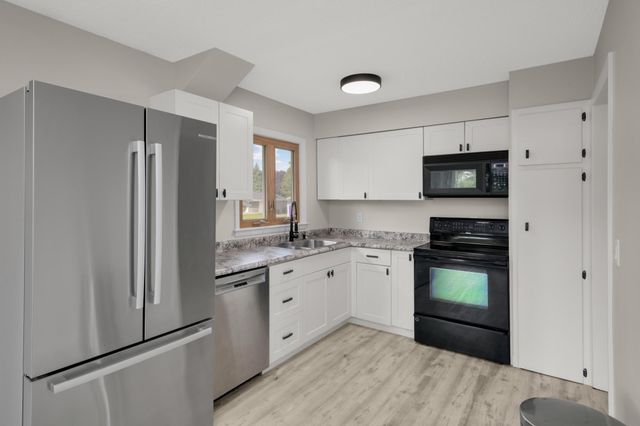 840 Cortland Drive, Apple Valley, MN 55124