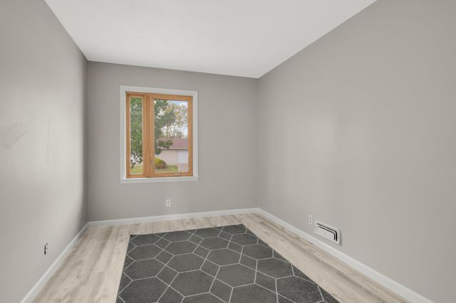 840 Cortland Drive, Apple Valley, MN 55124