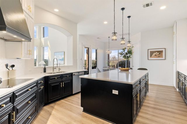 2702 Lakehurst RD, Spicewood, TX 78669