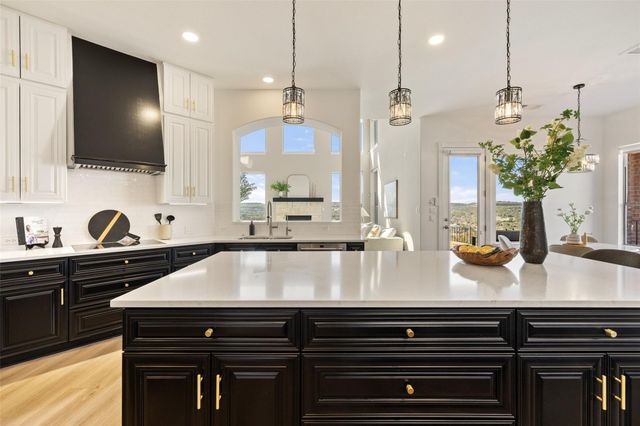 2702 Lakehurst RD, Spicewood, TX 78669