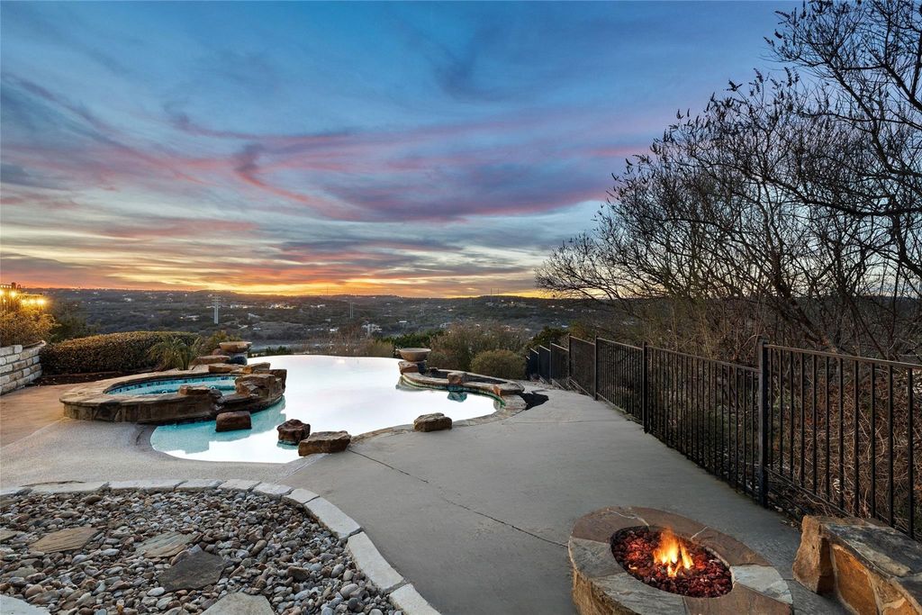 2702 Lakehurst RD, Spicewood, TX 78669