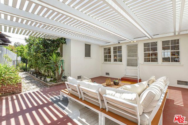 1224 Viscano Drive, Glendale, CA 91207