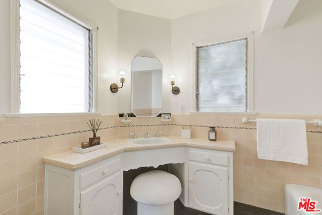 1224 Viscano Drive, Glendale, CA 91207