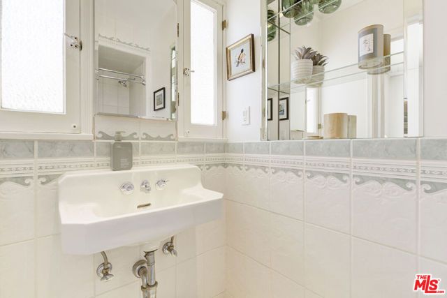 1224 Viscano Drive, Glendale, CA 91207