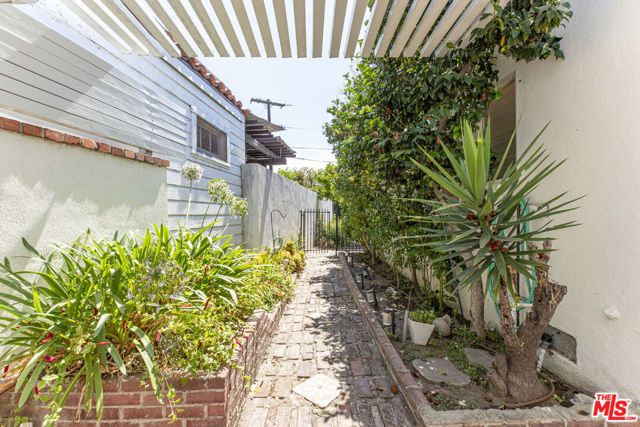 1224 Viscano Drive, Glendale, CA 91207