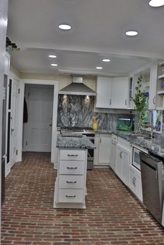 28 Cobb Ln, Lynn, MA 01904