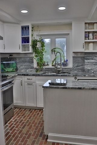 28 Cobb Ln, Lynn, MA 01904
