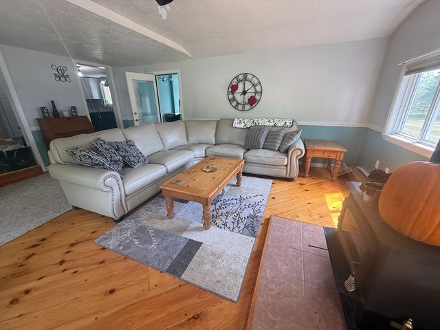 87 Union St, West Bridgewater, MA 02379