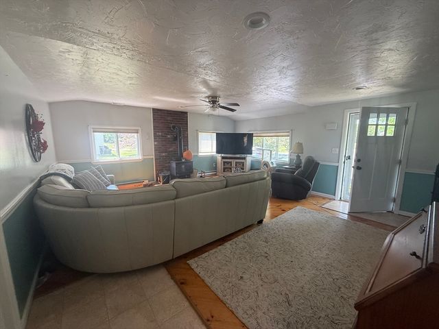 87 Union St, West Bridgewater, MA 02379