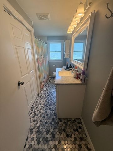 87 Union St, West Bridgewater, MA 02379