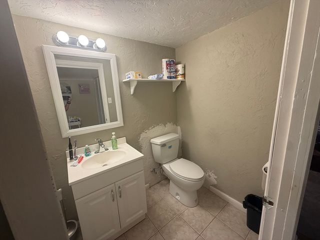 87 Union St, West Bridgewater, MA 02379