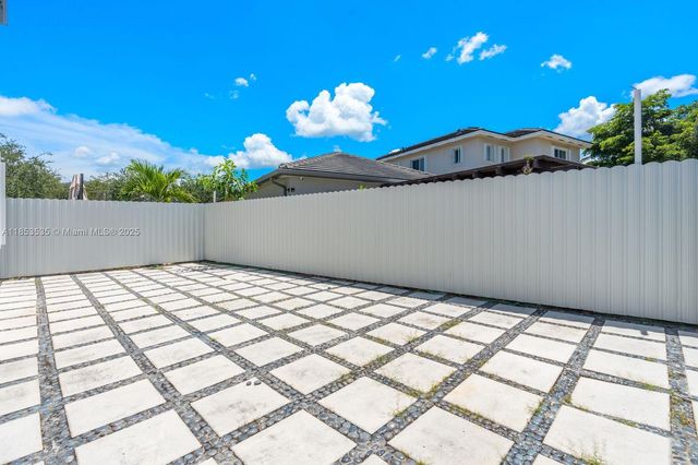 3136 SE 2nd Dr, Homestead, FL 33033