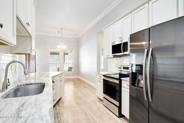 413 Flanders Ridge Drive, Youngsville, LA 70592