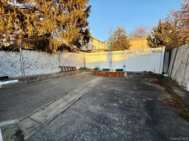54-05 68th Street, Maspeth, NY 11378