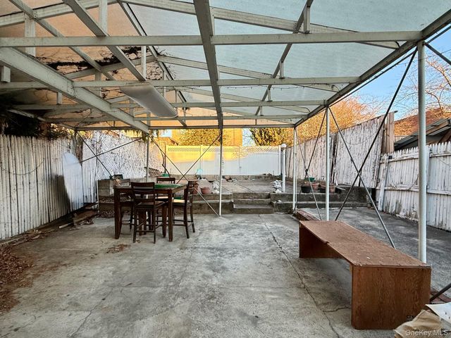 54-05 68th Street, Maspeth, NY 11378