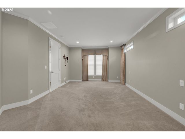 2060 LAKELAND Way, Eugene, OR 97408