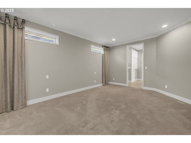 2060 LAKELAND Way, Eugene, OR 97408