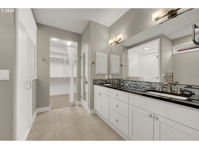 2060 LAKELAND Way, Eugene, OR 97408