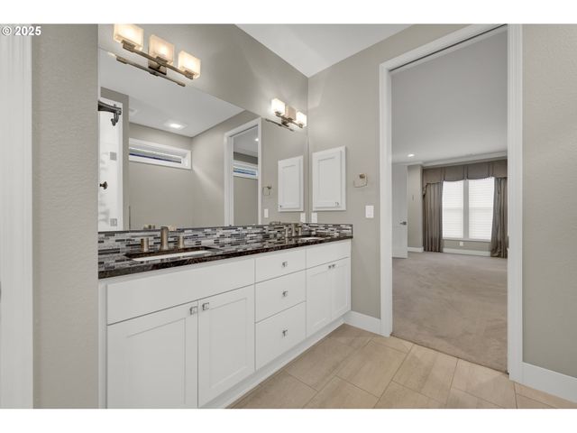 2060 LAKELAND Way, Eugene, OR 97408