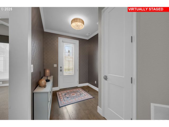 2060 LAKELAND Way, Eugene, OR 97408