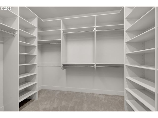 2060 LAKELAND Way, Eugene, OR 97408