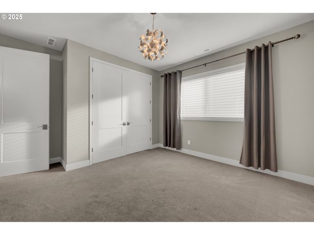 2060 LAKELAND Way, Eugene, OR 97408