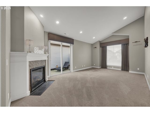 2060 LAKELAND Way, Eugene, OR 97408