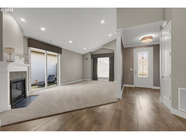 2060 LAKELAND Way, Eugene, OR 97408