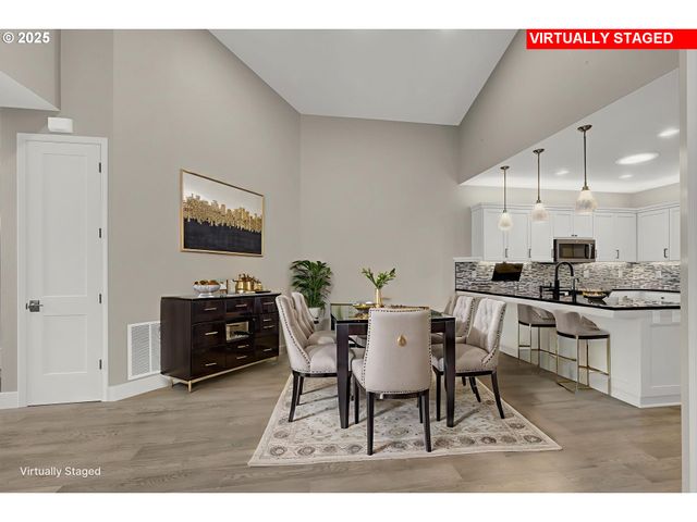 2060 LAKELAND Way, Eugene, OR 97408