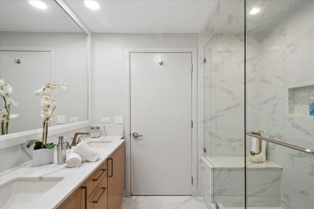 130 N Garland Court 2305, Chicago, IL 60602