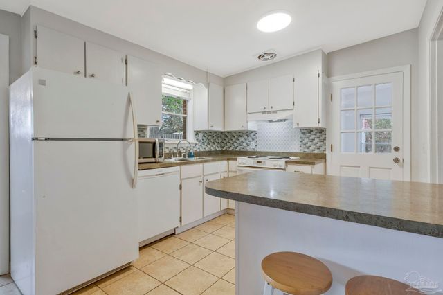 3900 San Gabriel Dr, Pensacola, FL 32504