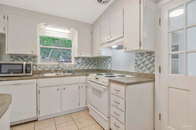 3900 San Gabriel Dr, Pensacola, FL 32504