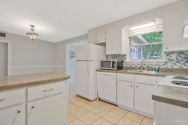 3900 San Gabriel Dr, Pensacola, FL 32504