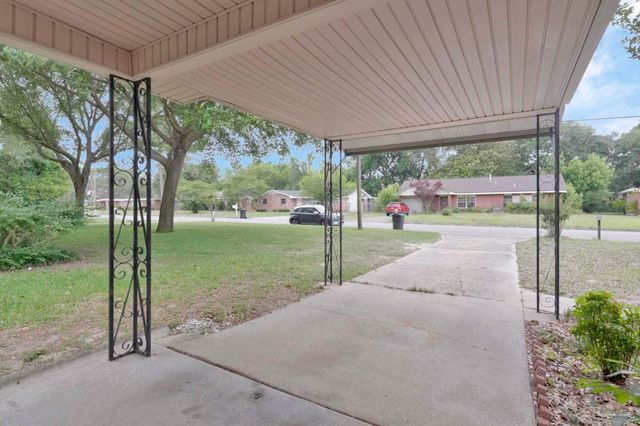 3900 San Gabriel Dr, Pensacola, FL 32504