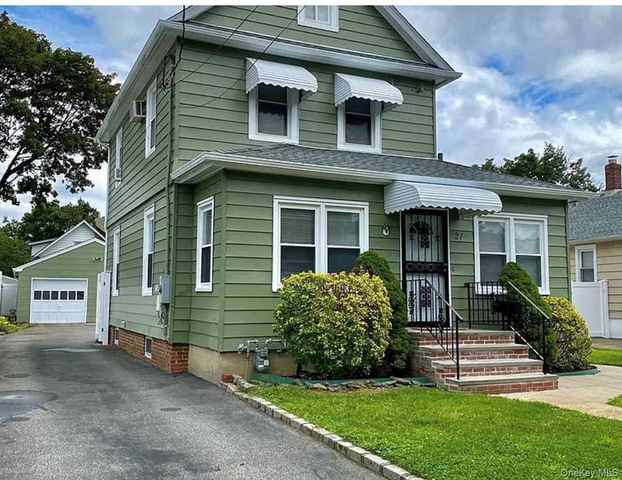 21 Duane Street, Farmingdale, NY 11735