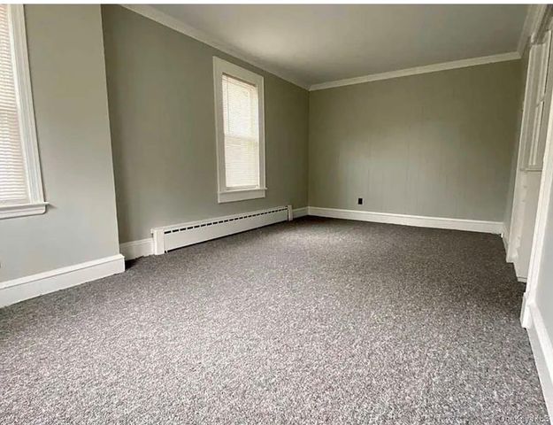 21 Duane Street, Farmingdale, NY 11735