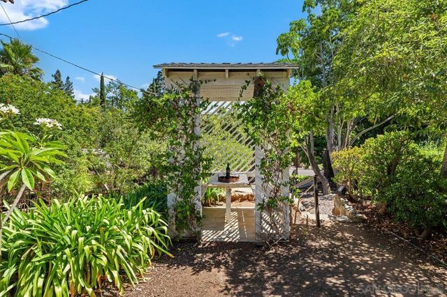 4744 Resmar Rd, La Mesa, CA 91941