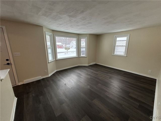 107 Colonial Drive, Cicero, NY 13212